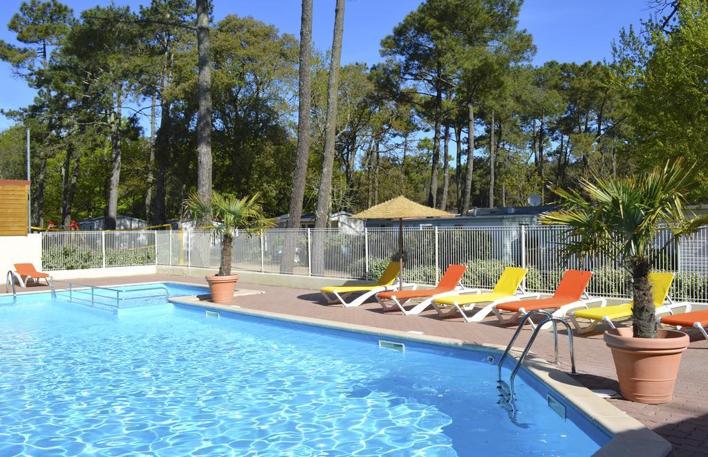 Camping Le Clos Des Pins ลุงวิลล์-ซัวร์-แมร์ ภายนอก รูปภาพ