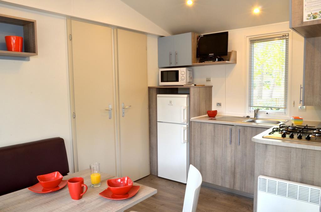 Camping Le Clos Des Pins ลุงวิลล์-ซัวร์-แมร์ ภายนอก รูปภาพ