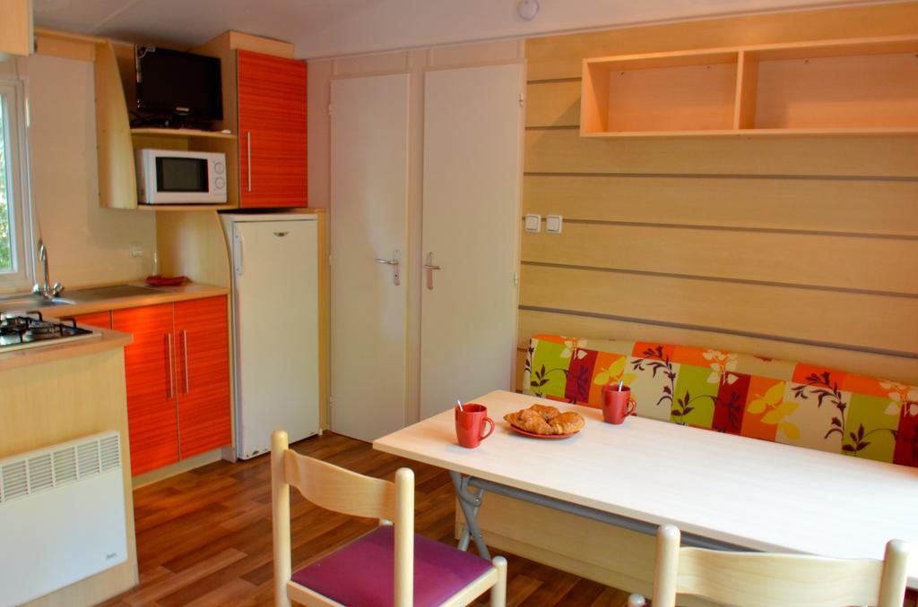 Camping Le Clos Des Pins ลุงวิลล์-ซัวร์-แมร์ ภายนอก รูปภาพ
